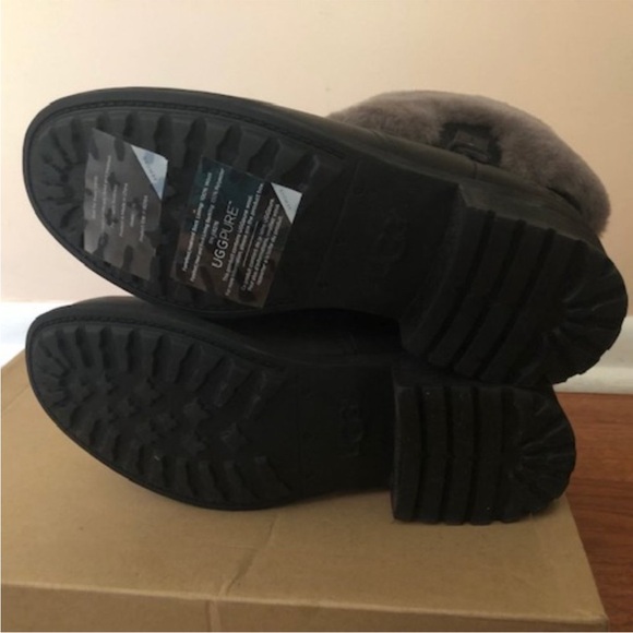 New in Box UGG Chyler Boots, Size 7 - Picture 13 of 15
